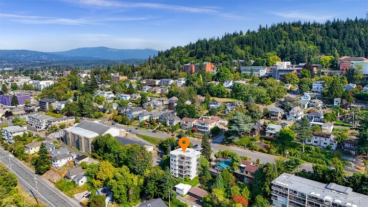 Property Photo: 431 N State Street 4 WA 98225