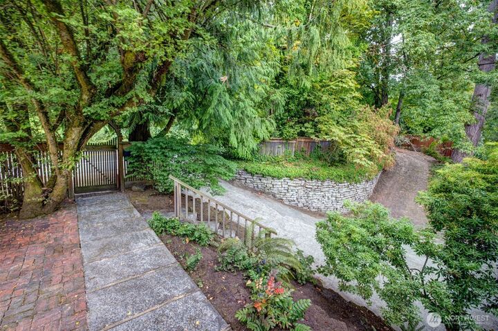 Property Photo: 6976 Sylvan Way SW WA 98106