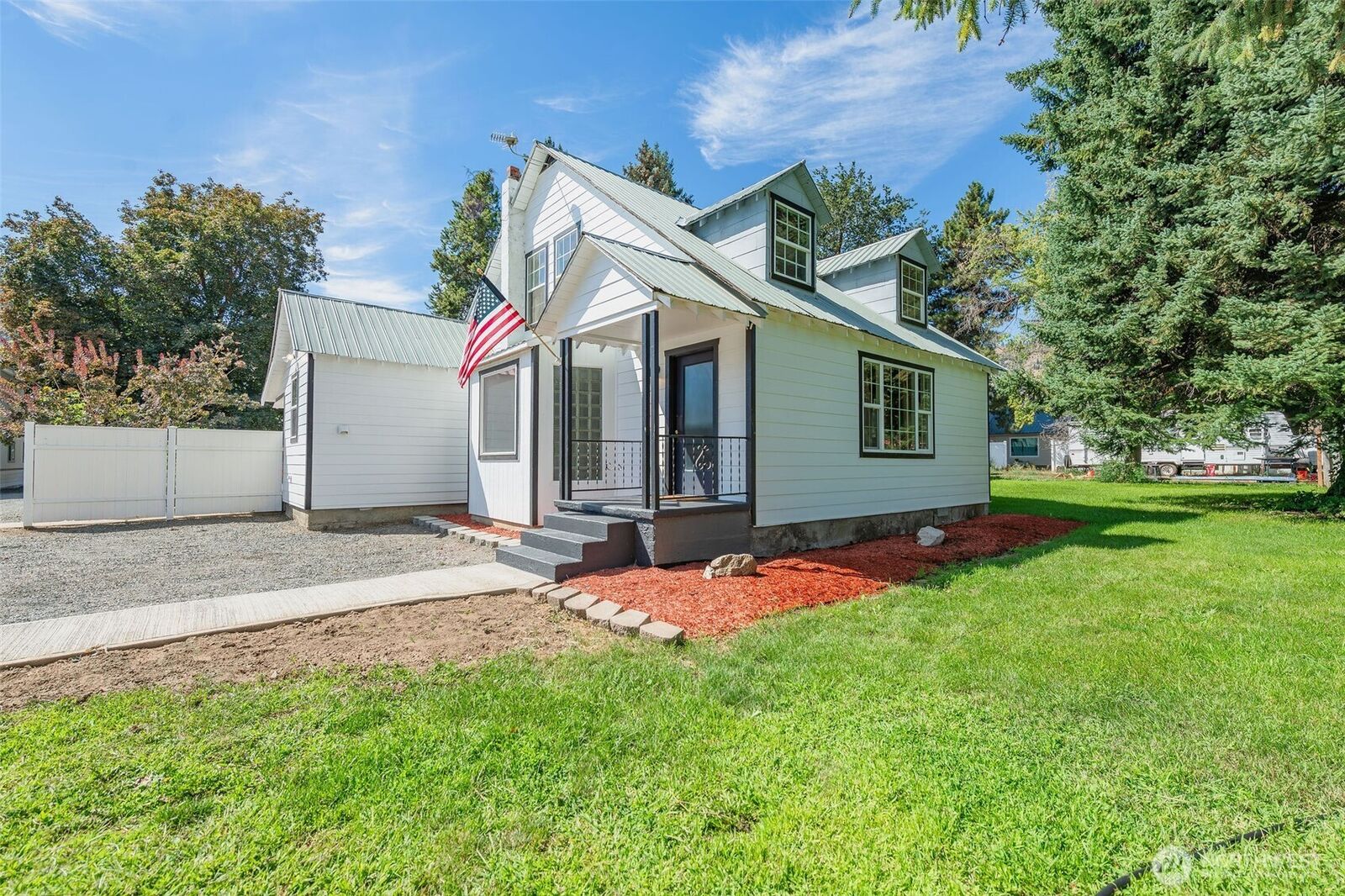 Property Photo: 5903 Pioneer Drive WA 98815