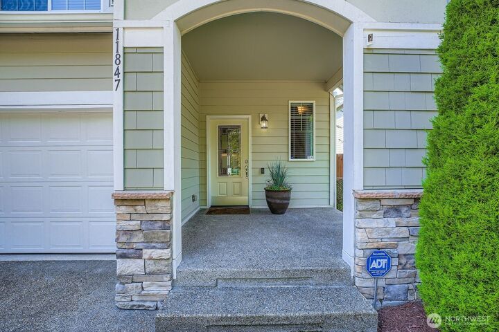 Property Photo: 11847 SE 176th Court WA 98058