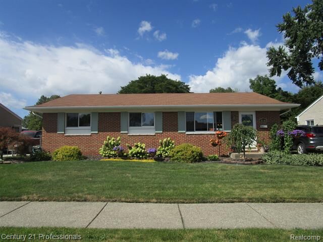 Property Photo: 38386 Maes Street MI 48186