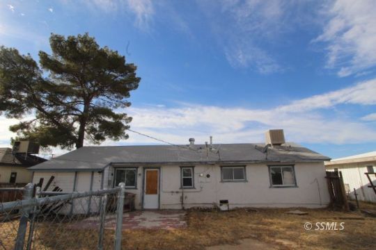 Property Photo:  432 N Warner St  CA 93555 