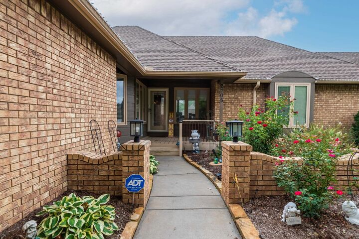 2705 N Winstead Cir  Wichita KS 67226 photo