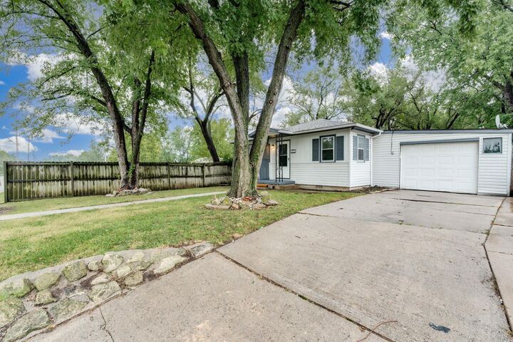 Property Photo: 1233 Money St KS 67010