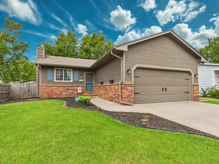 225 N Dexter Ave  Valley Center KS 67147 photo