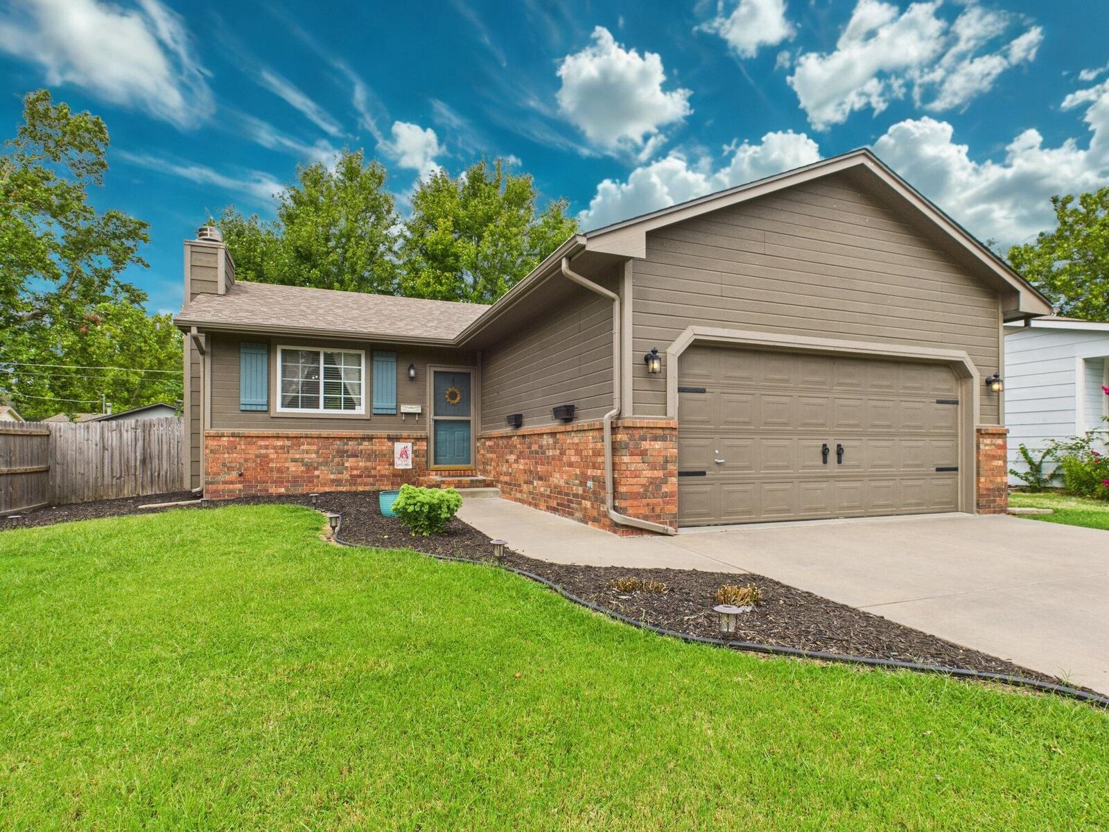 Photo de la propriété:  225 N Dexter Ave  KS 67147 