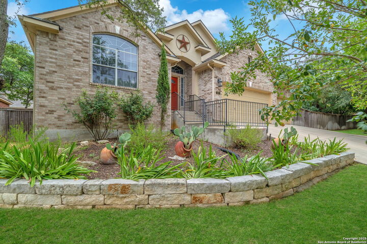 Property Photo: 423 Sand Ash Trl TX 78256