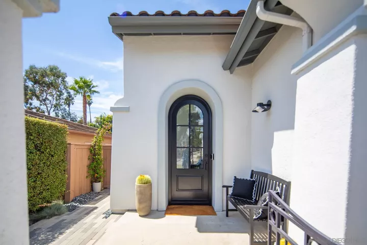 Property Photo: 1042 Alexandra Ln CA 92024