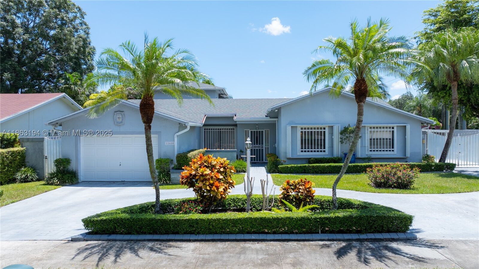 Property Photo: 11680 SW 92nd St FL 33176