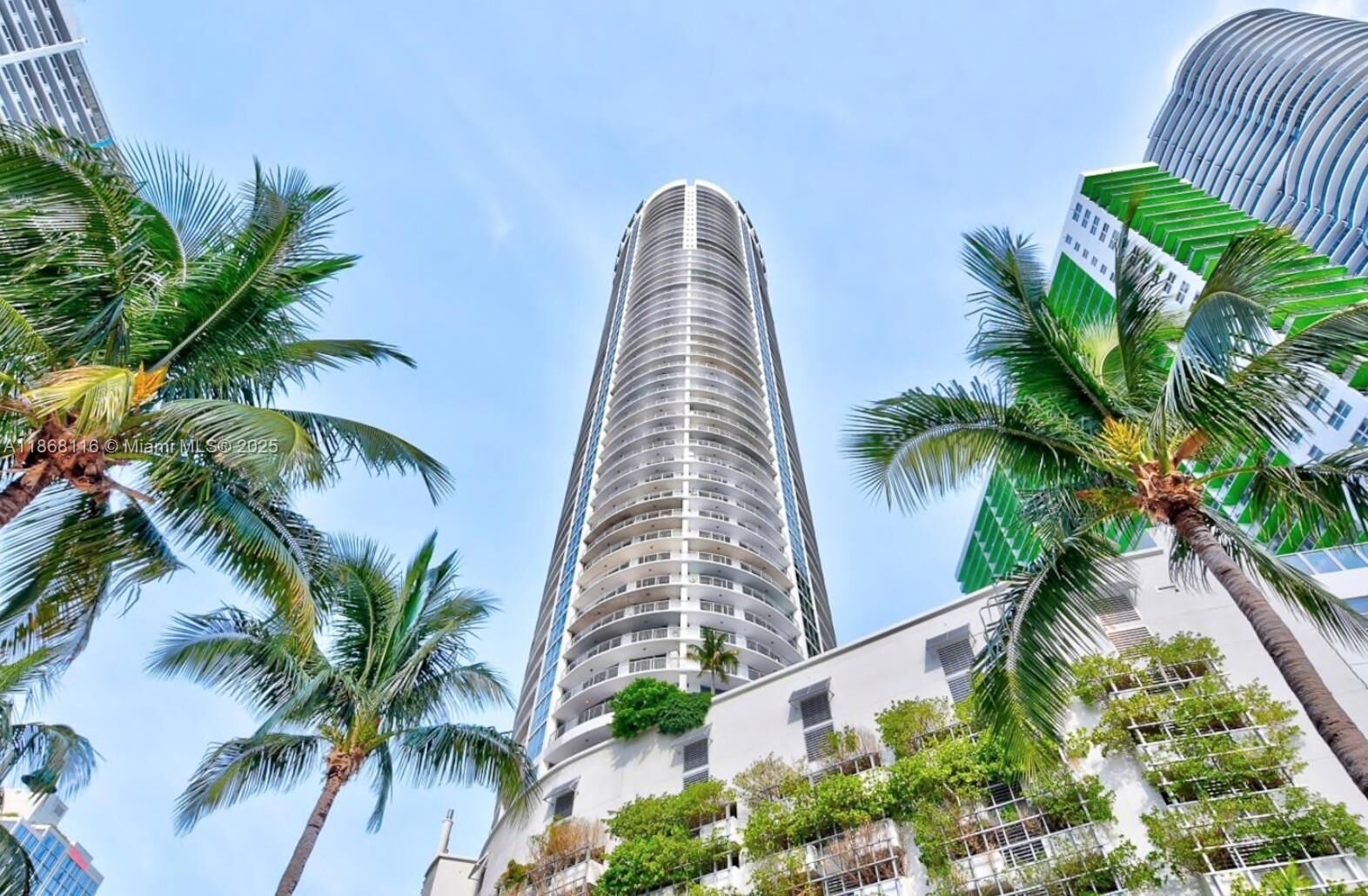 Property Photo:  1750 N Bayshore Dr 2804  FL 33132 