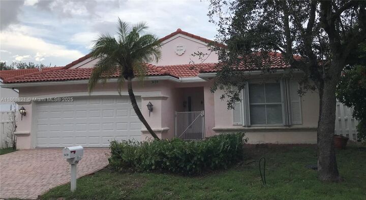 Property Photo: 3439 SW 51st St FL 33312