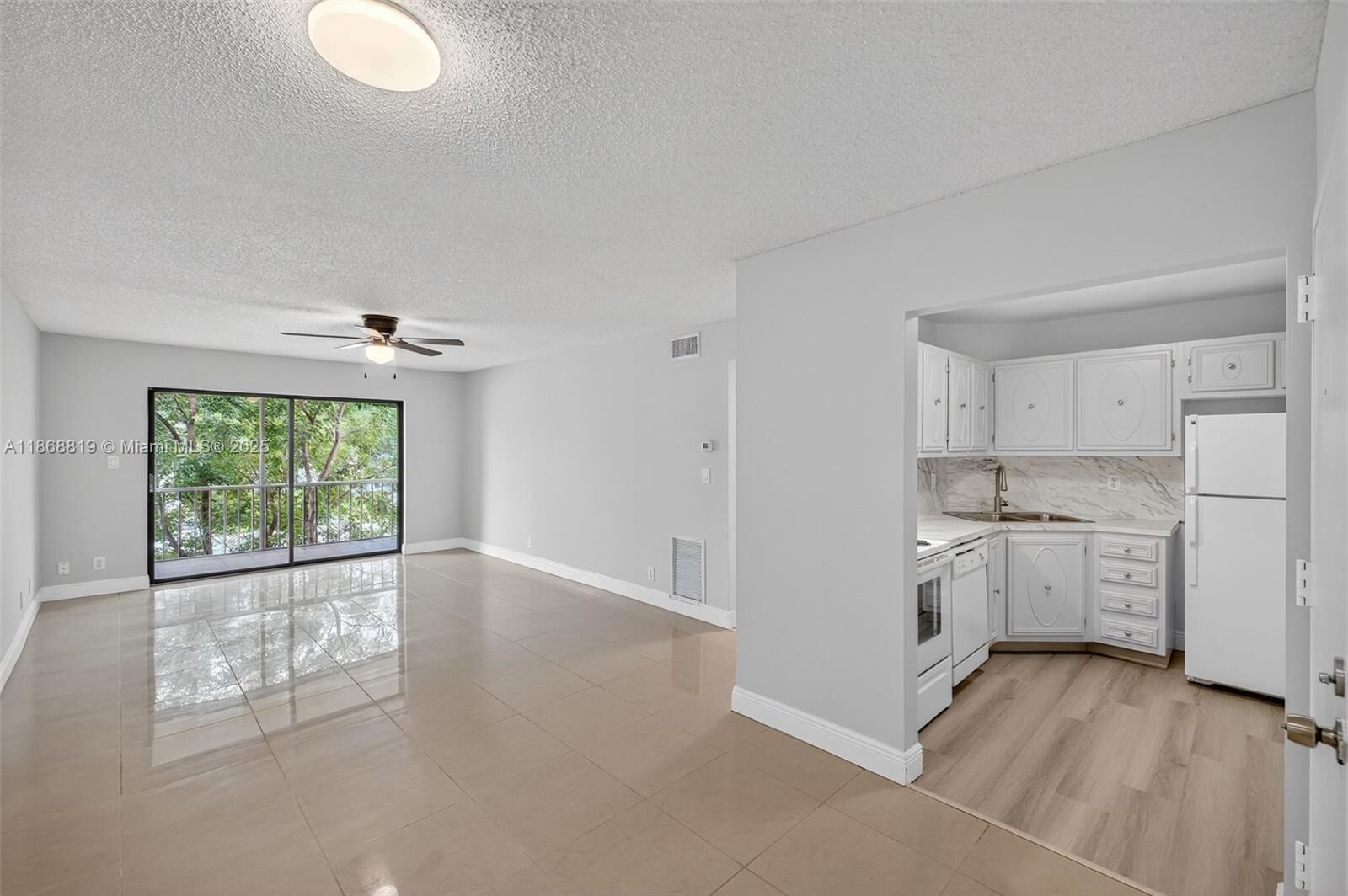Property Photo: 3109 Oakland Shores Dr 209 FL 33309