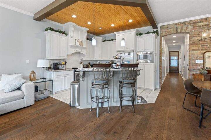 Property Photo: 1550 Lacadie Dr Drive LA 70605