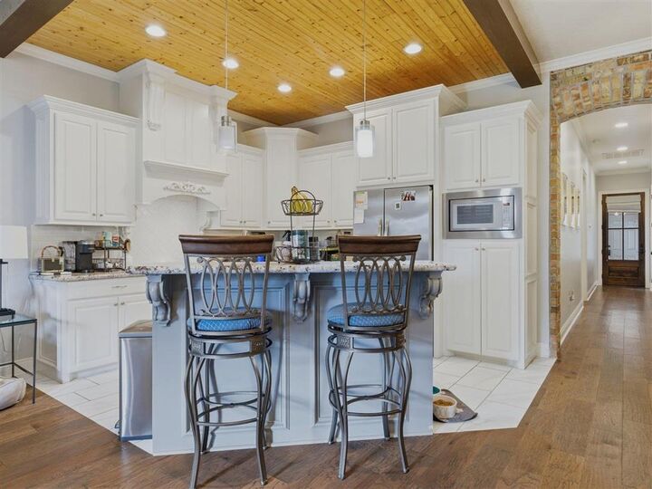 Property Photo: 1550 Lacadie Dr Drive 17 LA 70605