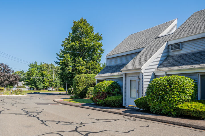 Property Photo:  72 Cinnamon Springs 72  CT 06074 