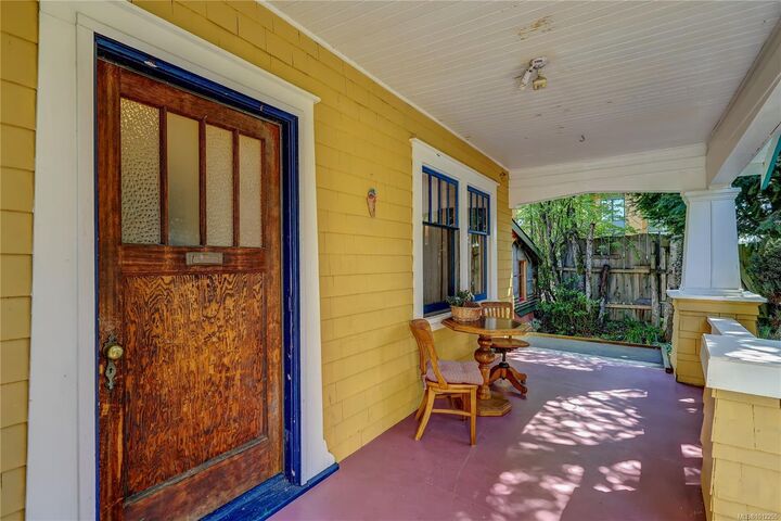 Property Photo: 660 Third St BC V9R 1W8