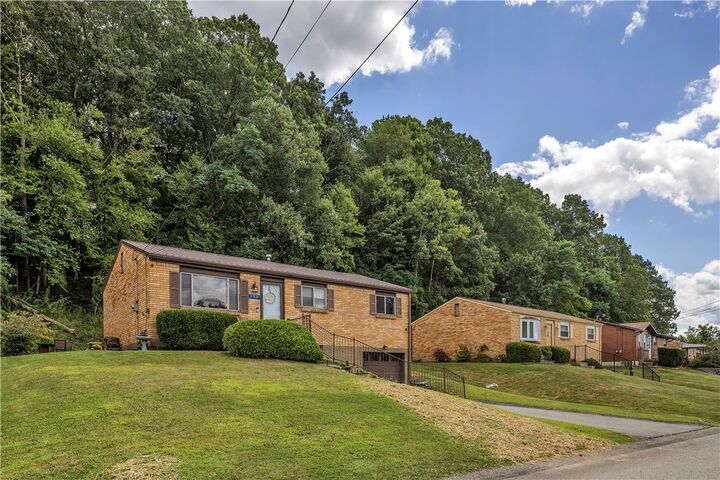 Property Photo:  152 Black Hills Rd  PA 15239 