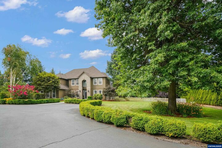 Property Photo: 729 Covey Ln NE OR 97317