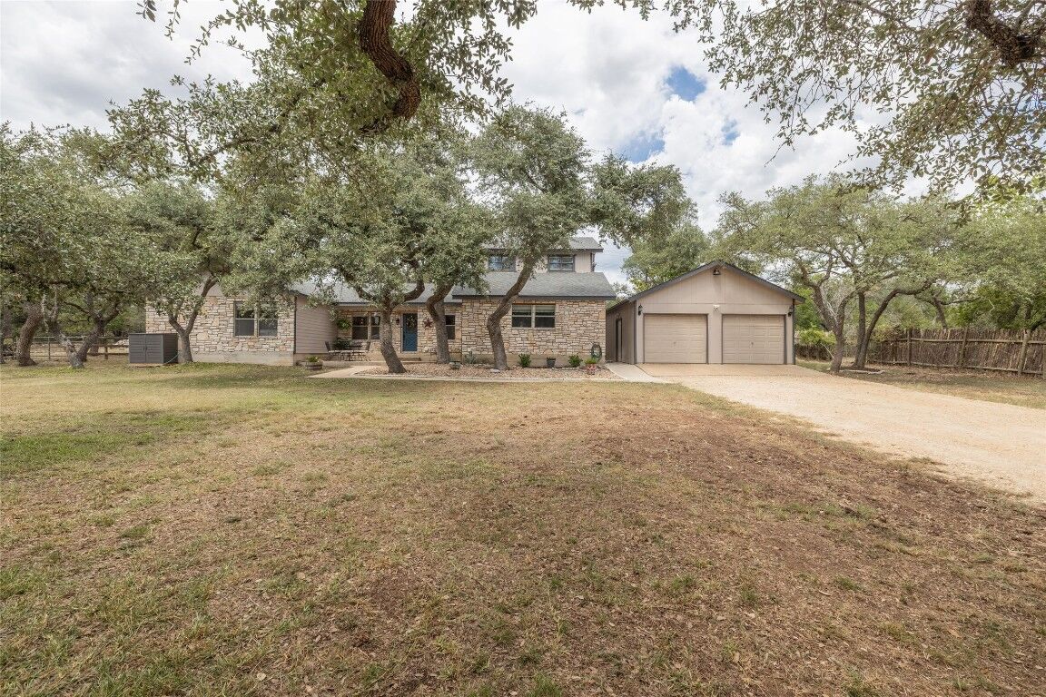 Property Photo:  205 Spanish Oak Trail  TX 78620 