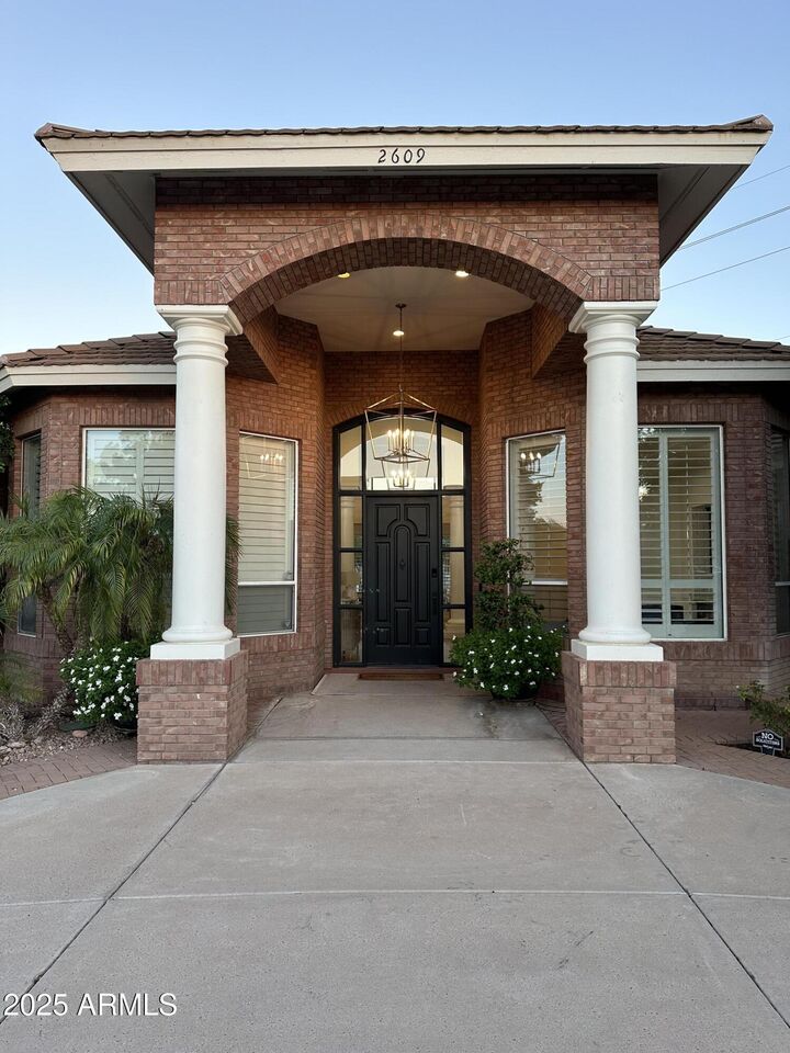 Property Photo: 2609 N Hall Circle AZ 85203
