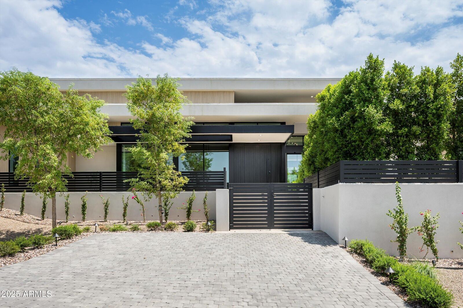 Property Photo: 6535 N 40th Place AZ 85253