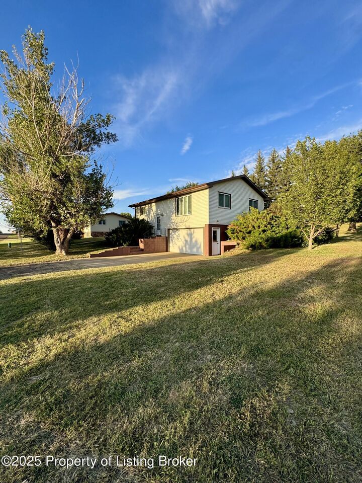 Property Photo:  502 5th Street NW  ND 58655 