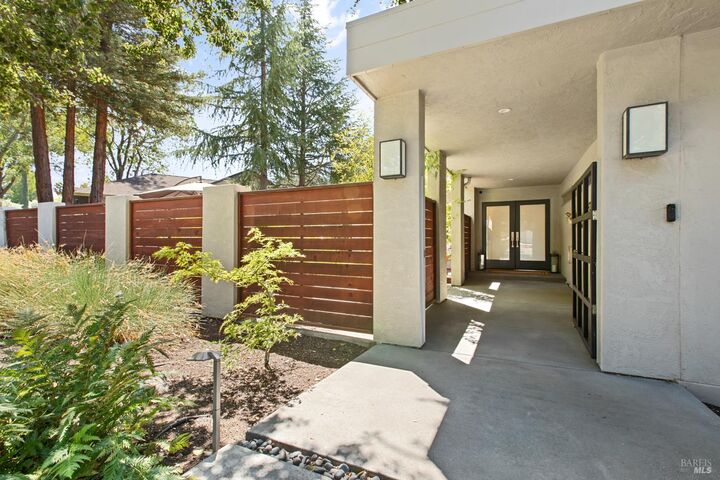 Property Photo: 19 Gleneagle Circle CA 94558
