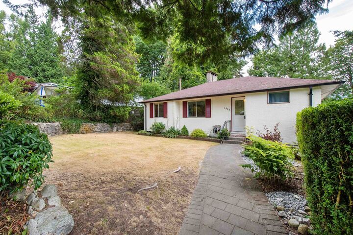 Photo de la propriété:  1852 Appin Road  BC V7J 2T5 