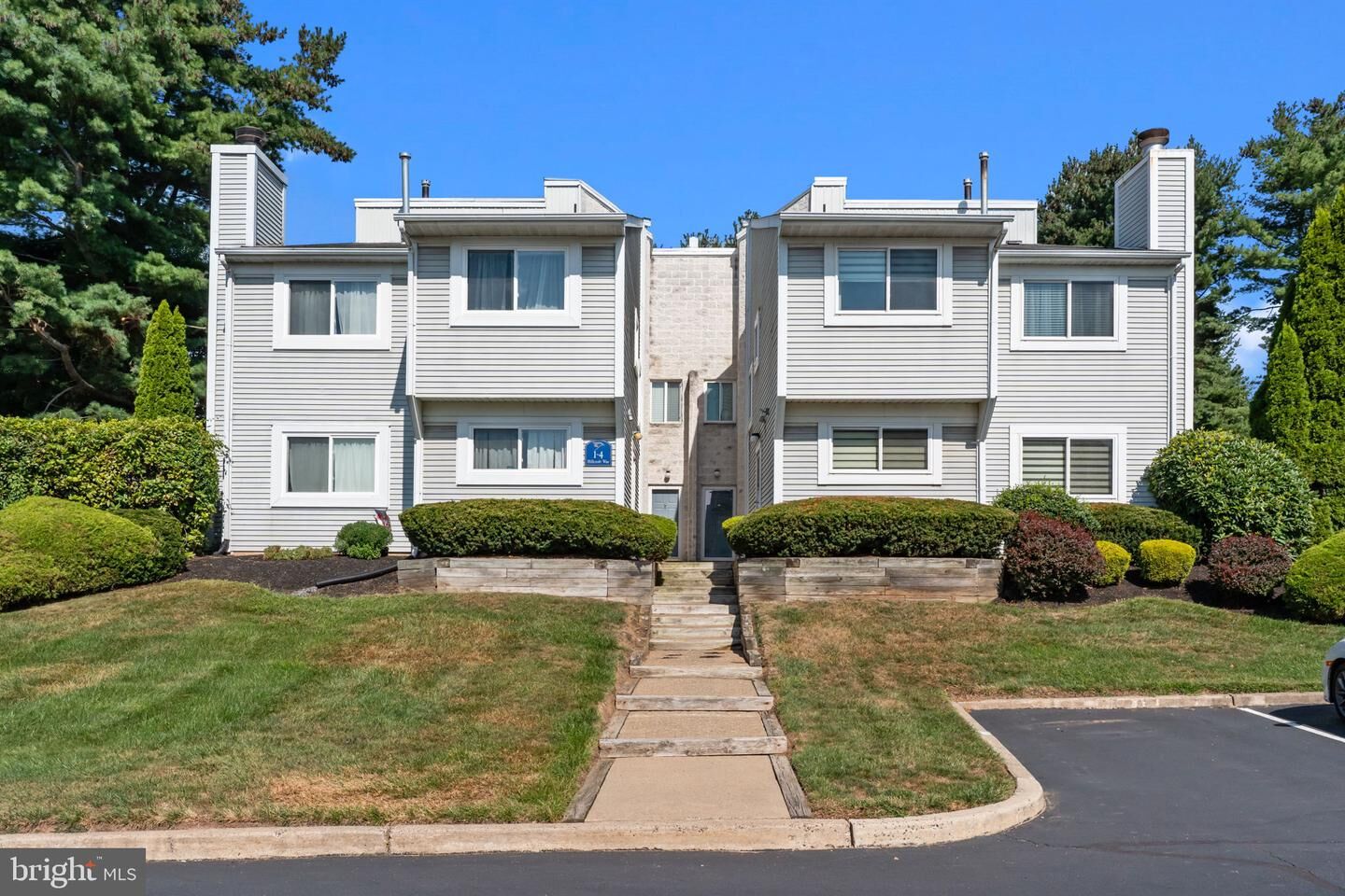 Property Photo:  3 Hillcroft Way  PA 18940 