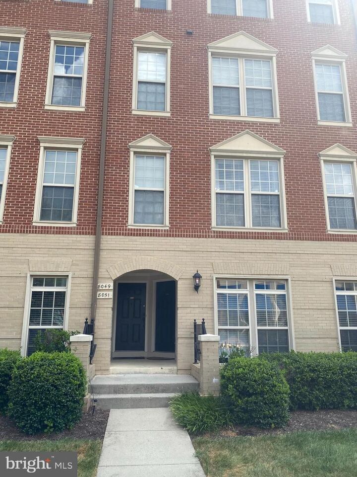 Property Photo: 8049 Crescent Park Drive VA 20155