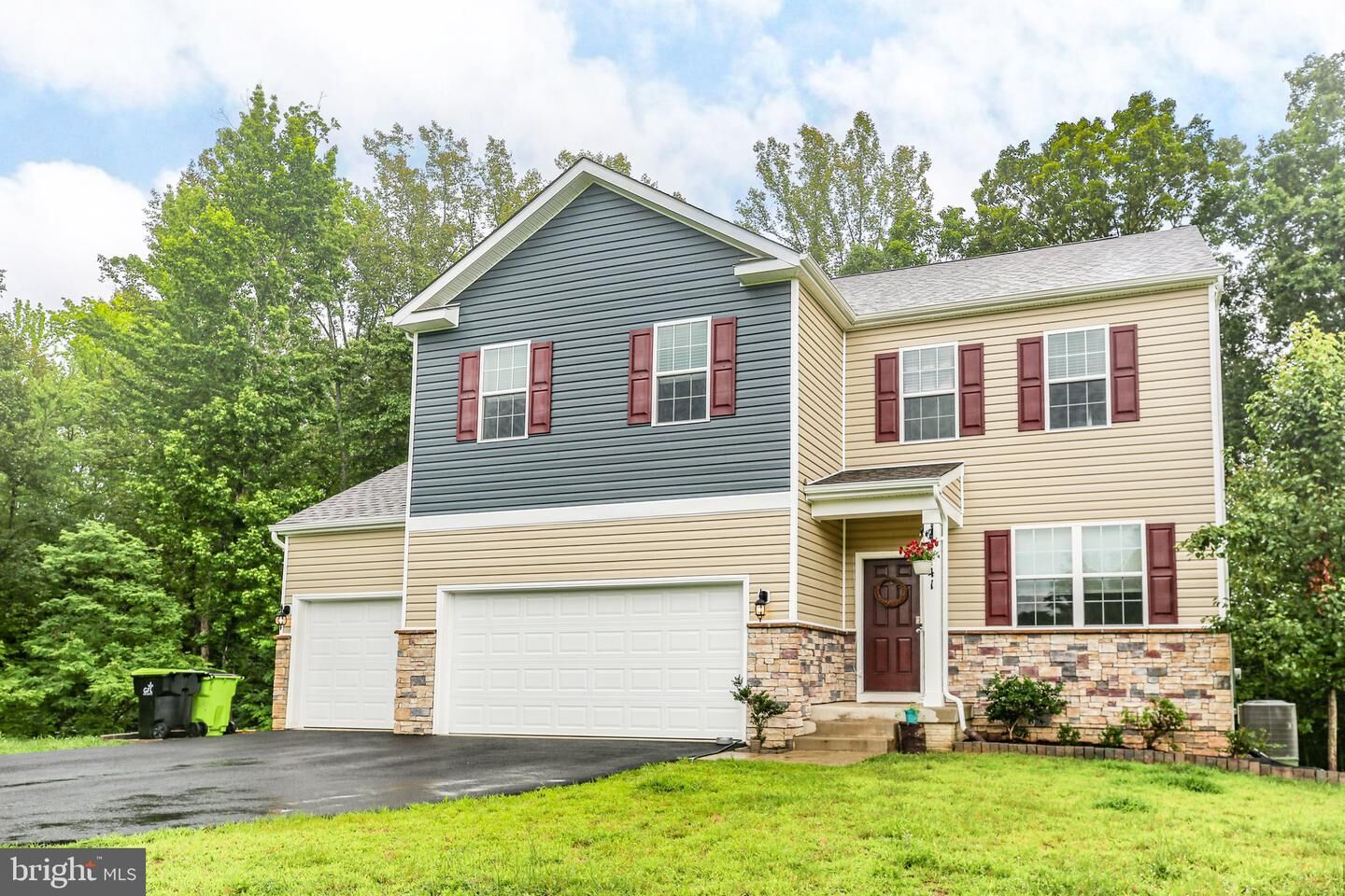 Property Photo: 141 Livingwood Court VA 22405