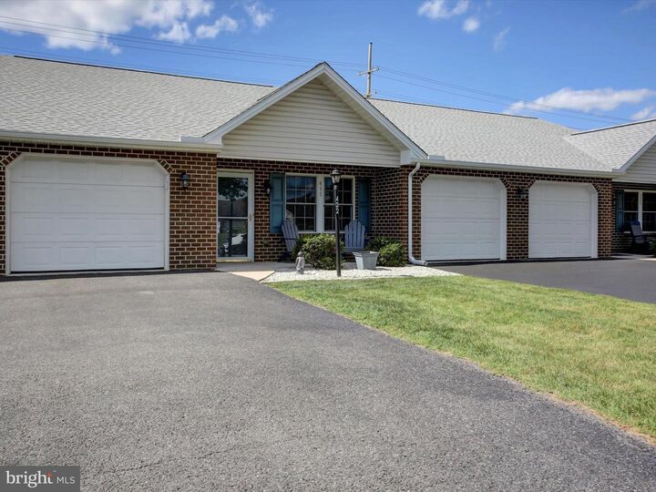 Property Photo: 432 Kara Way PA 17257