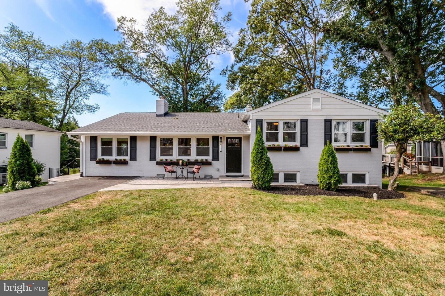 Property Photo: 1111 Westmoreland Road VA 22308