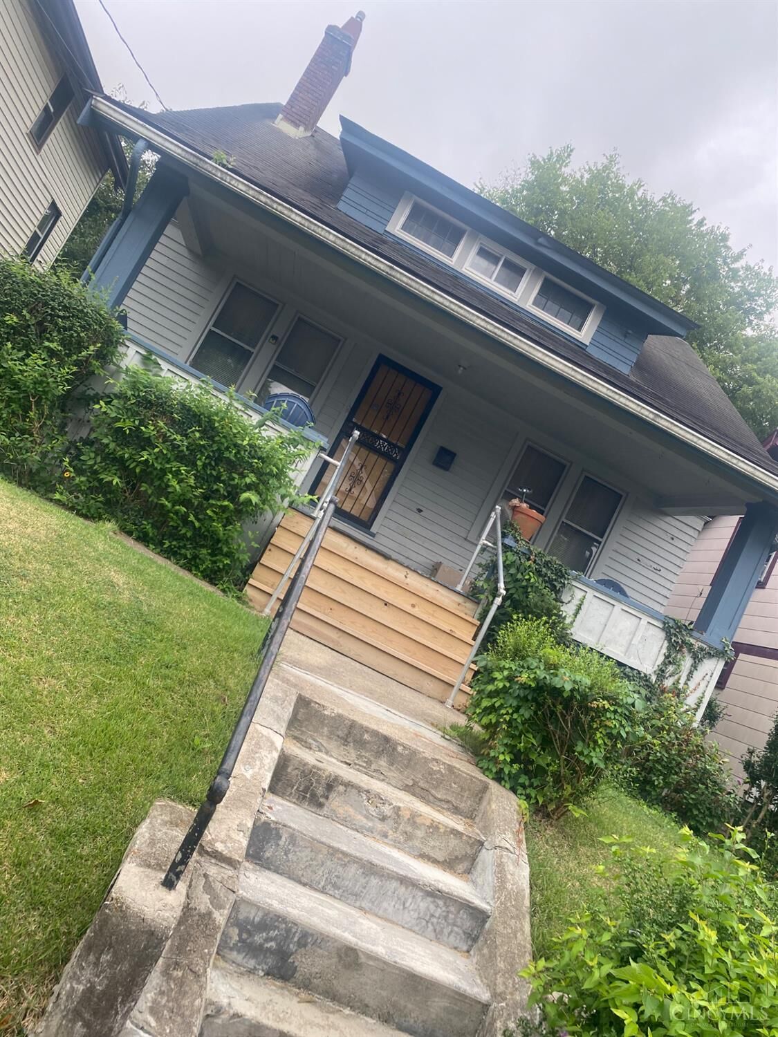 Property Photo:  1611 Grantwood Avenue  OH 45207 