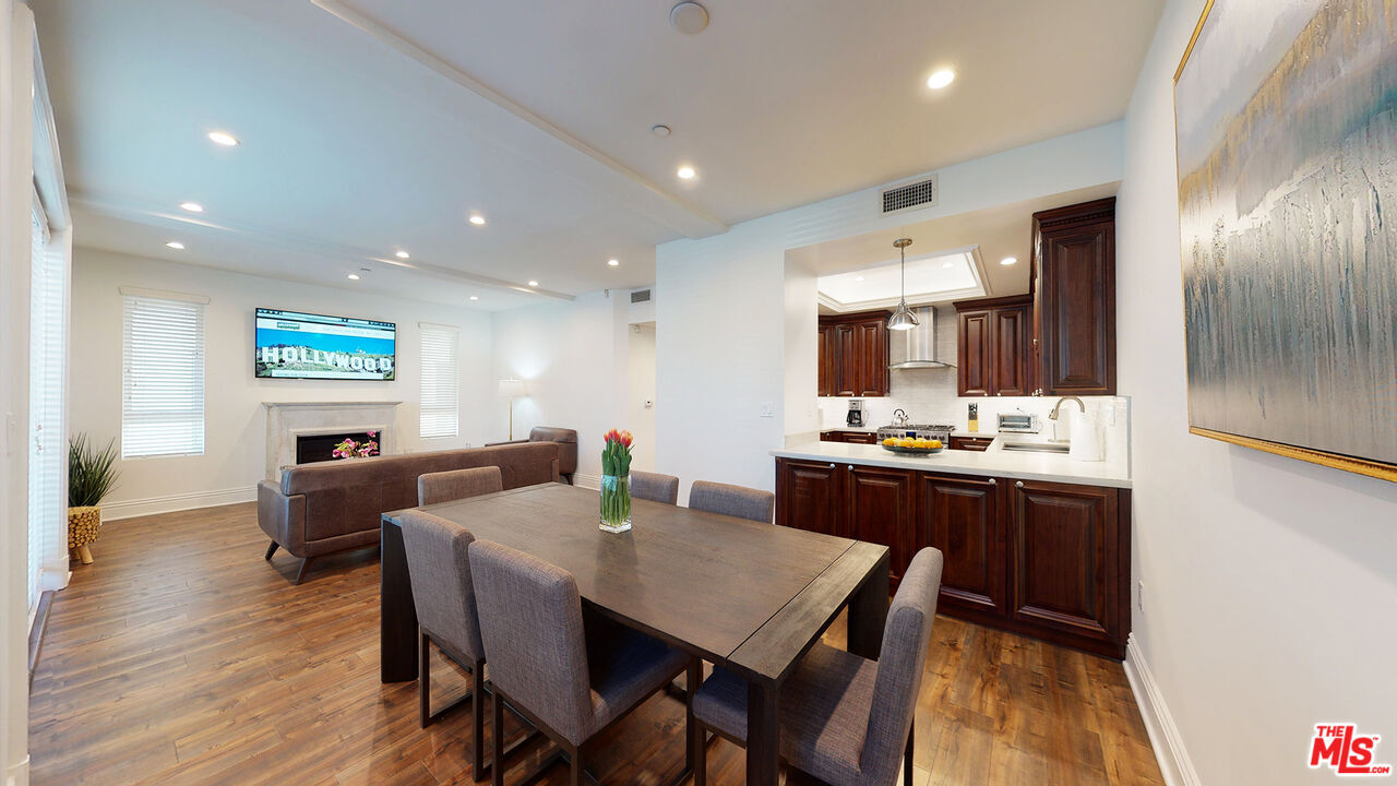 Property Photo:  907 S Shenandoah St  CA 90035 