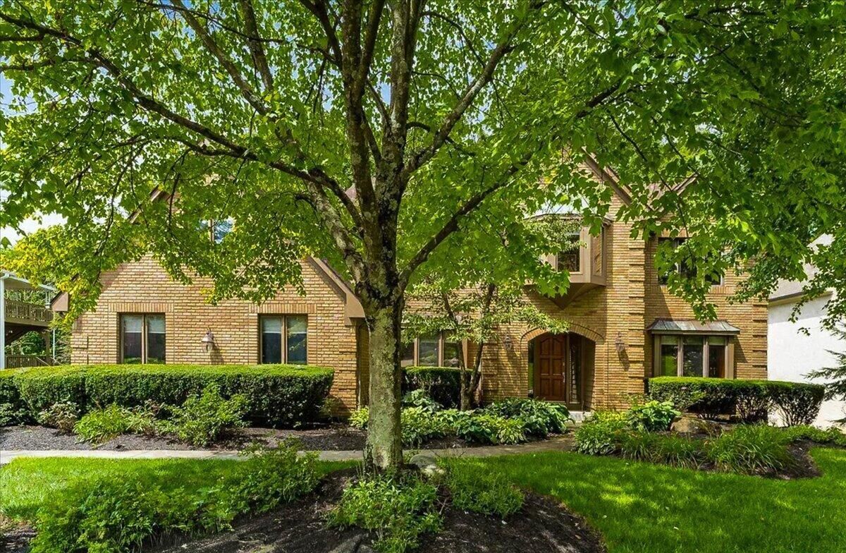 Property Photo: 8245 Sanctuary Drive OH 43235