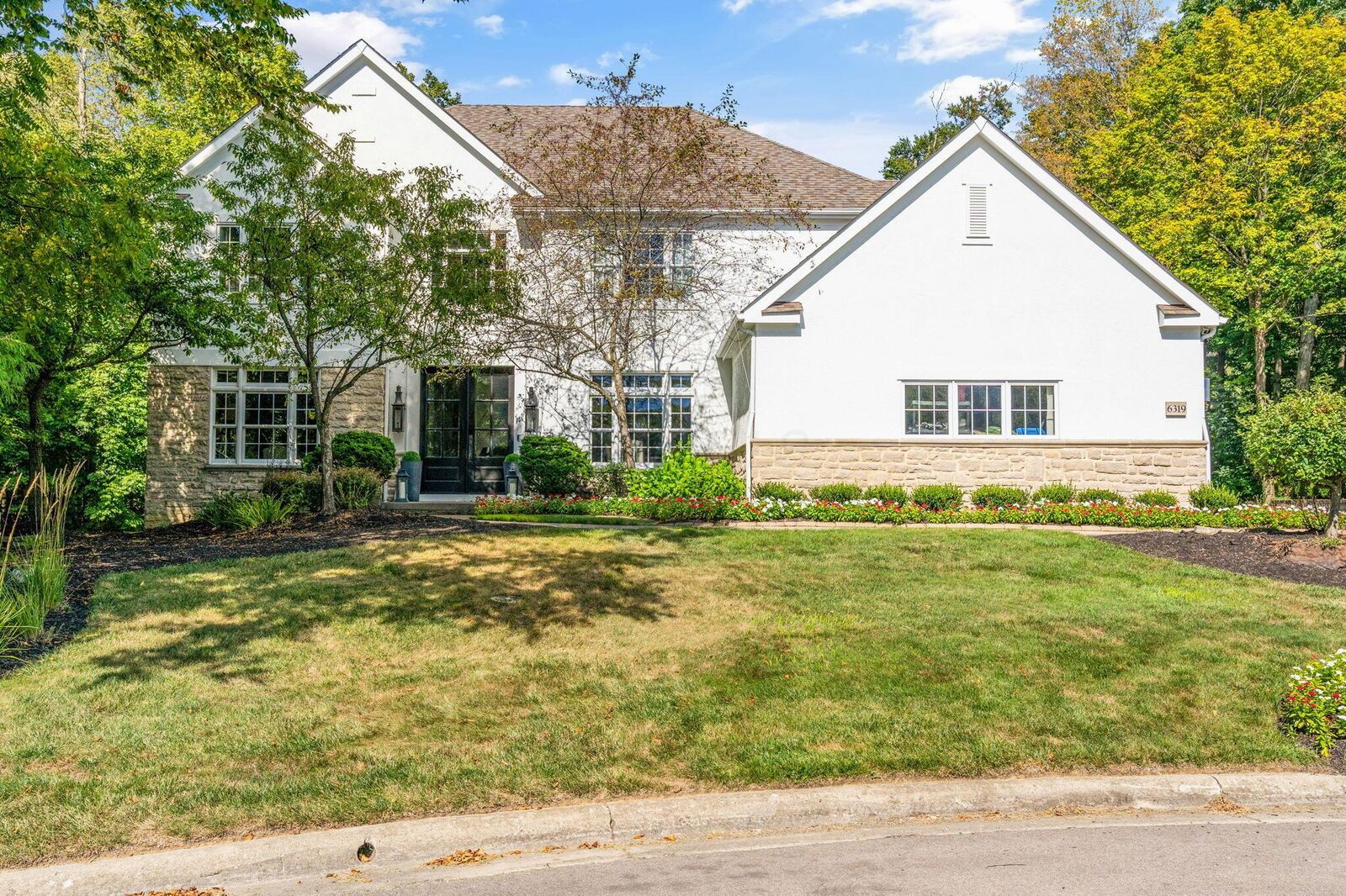 Property Photo:  6319 Heritage Place  OH 43082