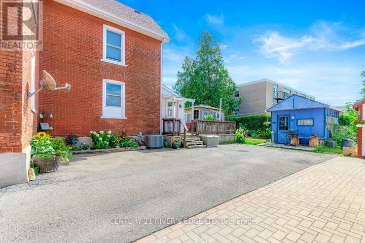 Property Photo: 74 Garden Street ON K6V 2C5