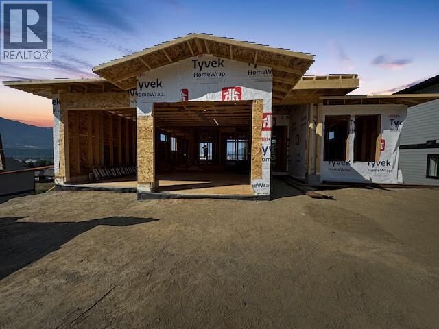 Property Photo:  891 25 Avenue Southwest  BC V1E 1T9 
