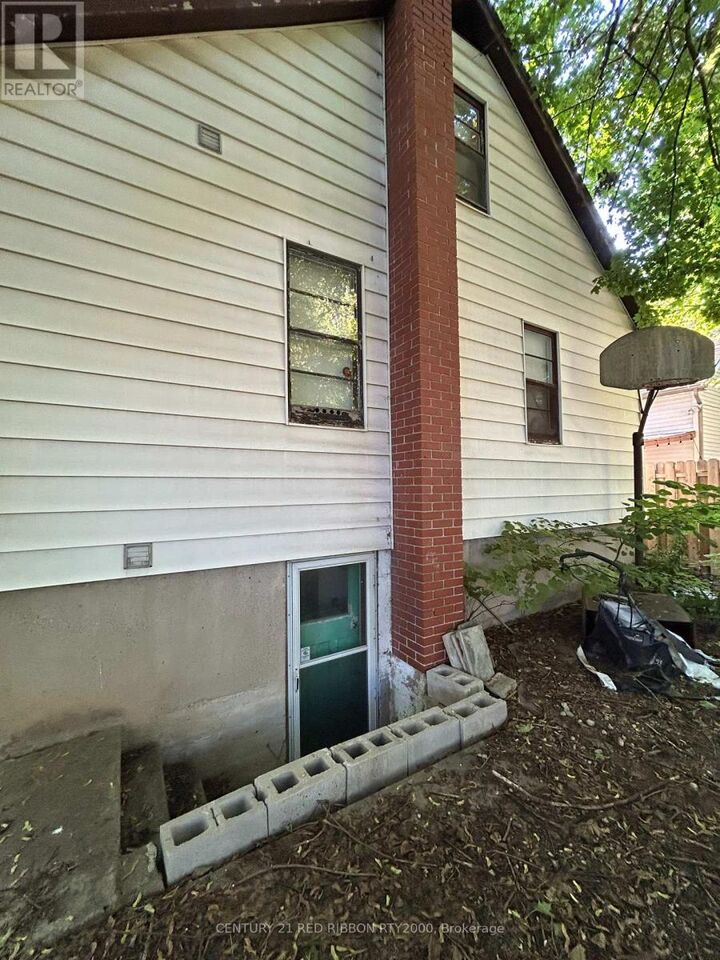 Property Photo: 45 Fairview Avenue ON N6C 4T4