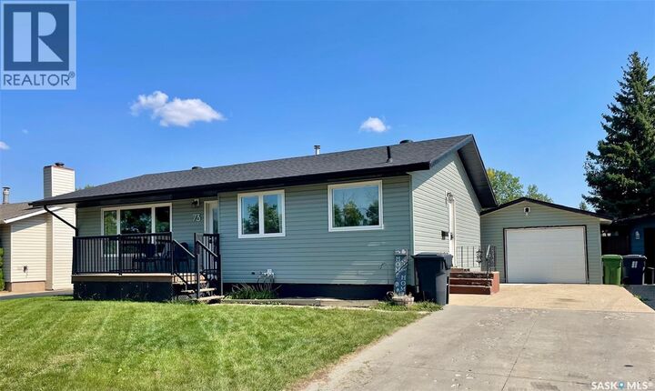 Property Photo:  73 Cedarwood Crescent  SK S3N 2V1 