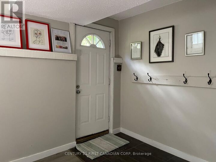 Property Photo: 1341 Aldersbrook Road ON N6G 3J1