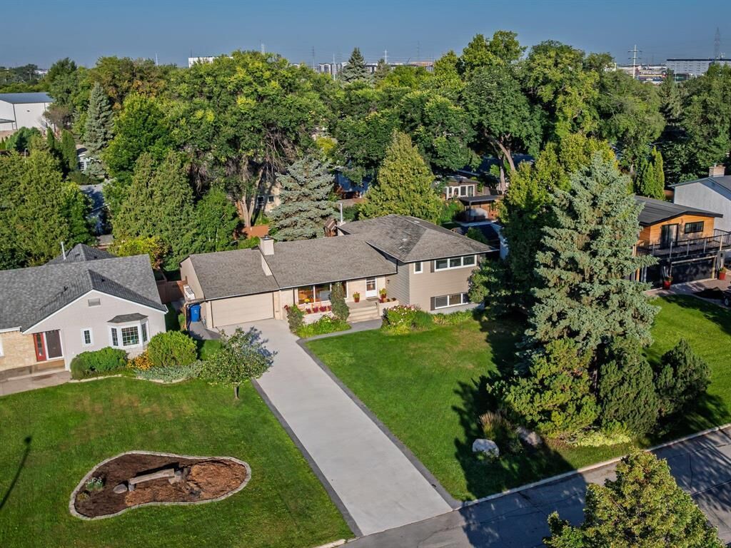 Property Photo: 51 D'Arcy Drive MB R3T 2K5