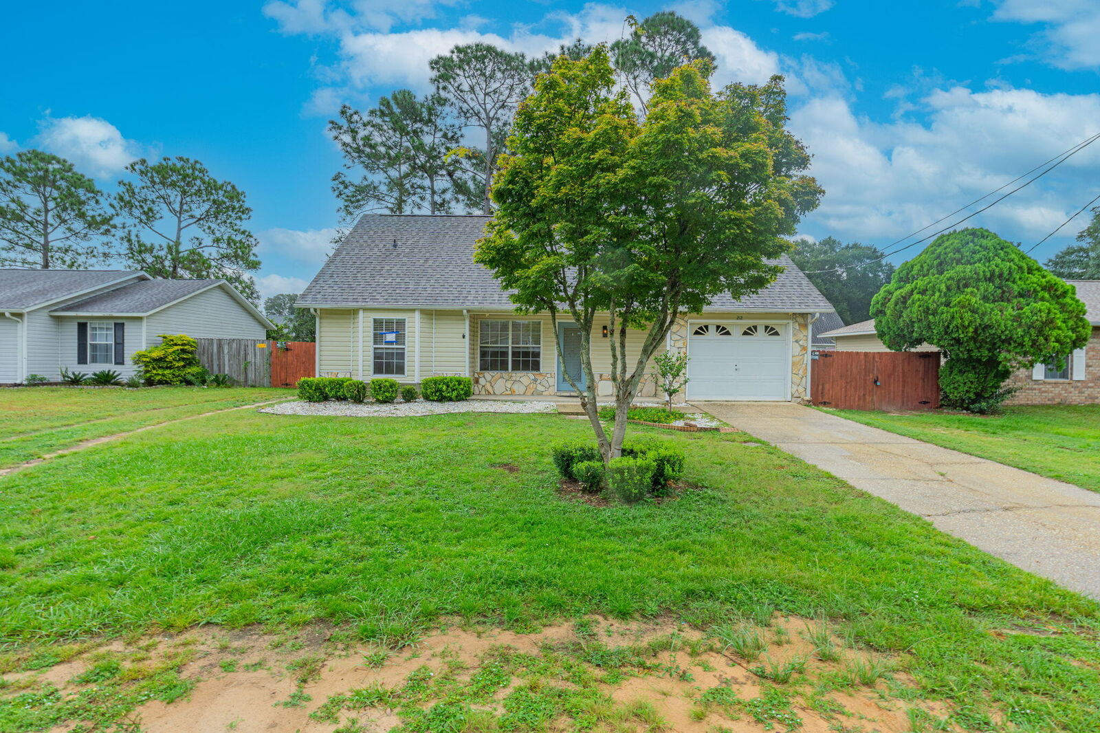 Property Photo: 212 Water Oak Lane FL 32539