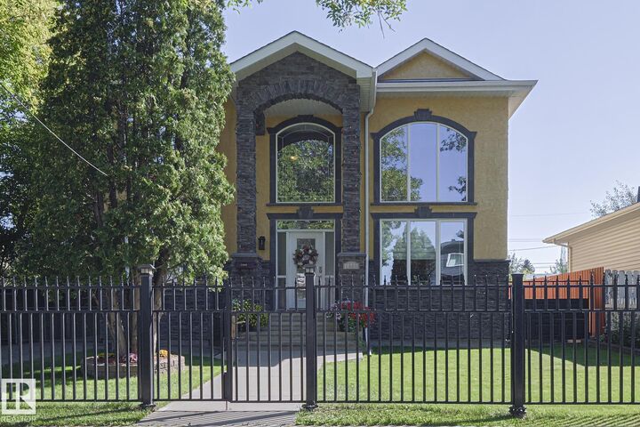 Property Photo:  10731 150 Street NW  AB T5P 1R4 