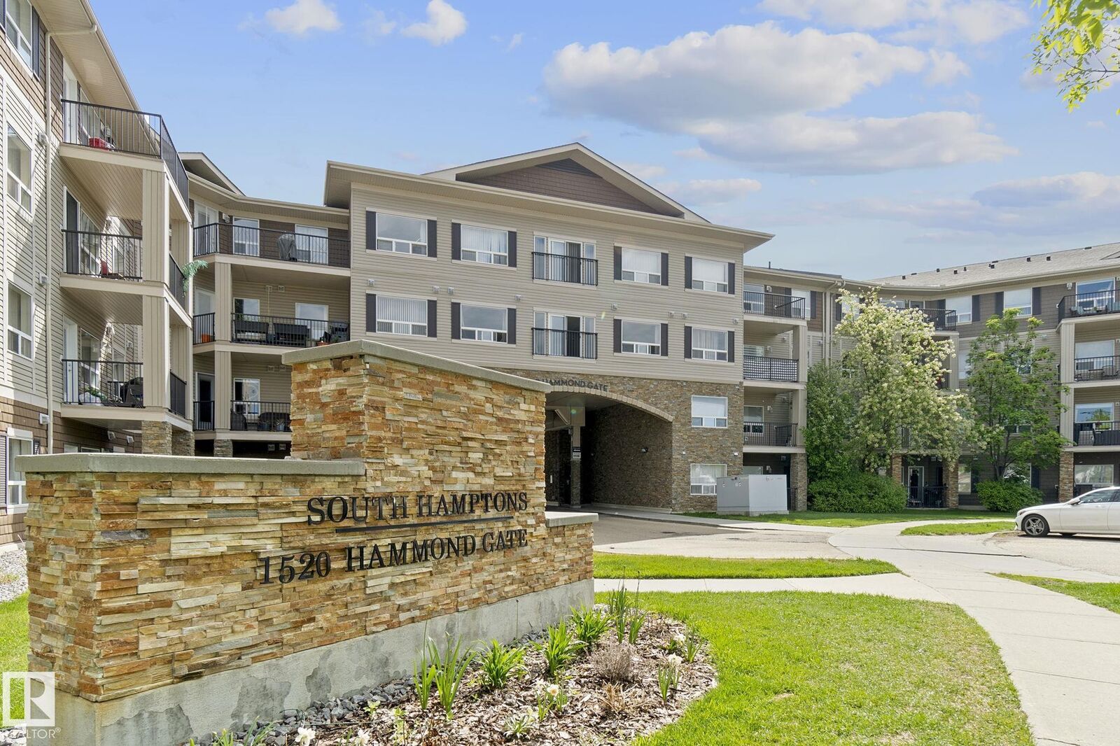 Property Photo: 1520 Hammond Gate Gate NW 214 AB T6M 0J4