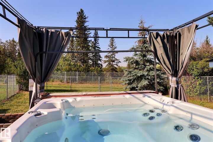 508 Evergreen Park NW  Edmonton AB T5Y 4M2 photo