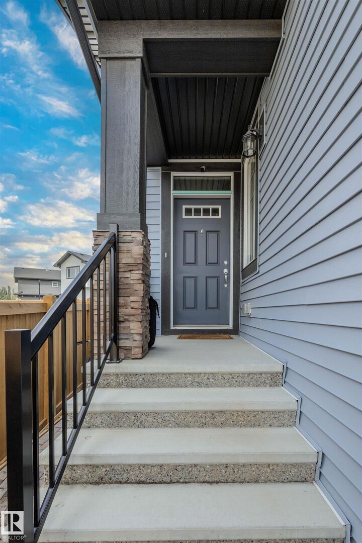 Property Photo: 15940 19 Avenue SW AB T6W 4X6