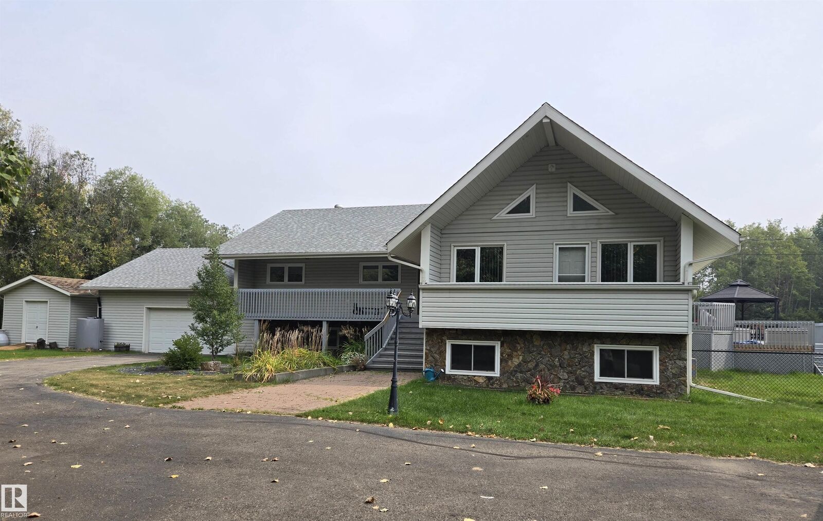 Property Photo:  23012 Twp Road 521 11  AB T8B 1K2 