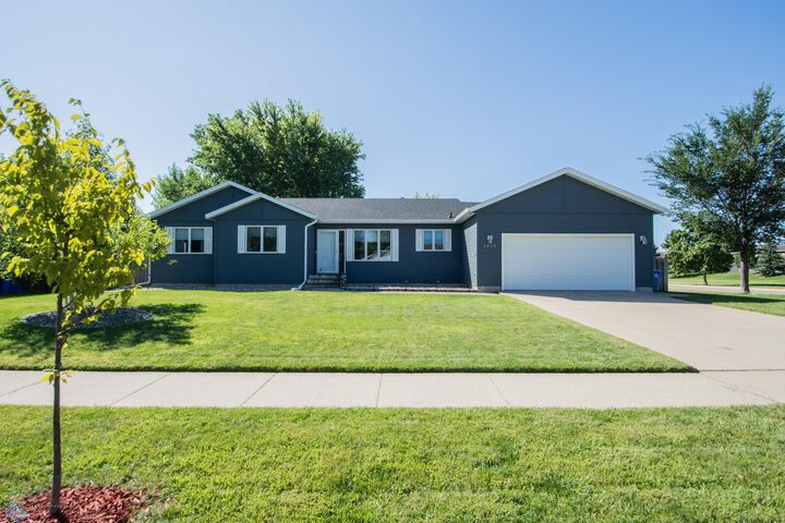 3266 37th Avenue S  Fargo ND 58104 photo
